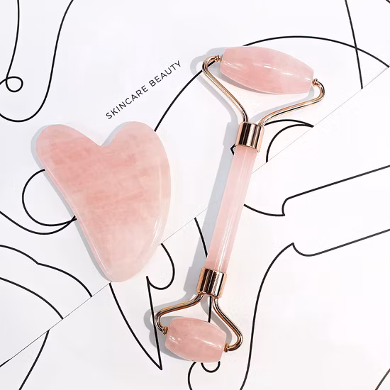 사용자 정의 로고 상자, 천연 크리스탈 얼굴 Gua Sha 보드, 선물 상자가 포함된 로즈 쿼츠 얼굴 옥 롤러 세트